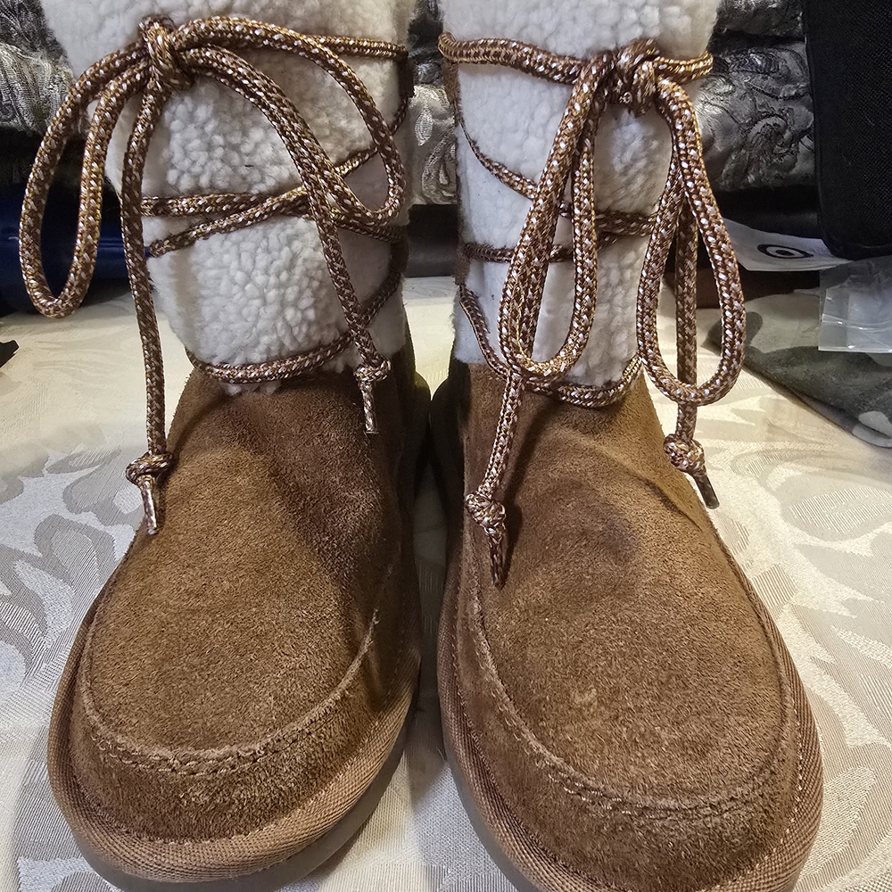 Cozy Brown Girl's Boots